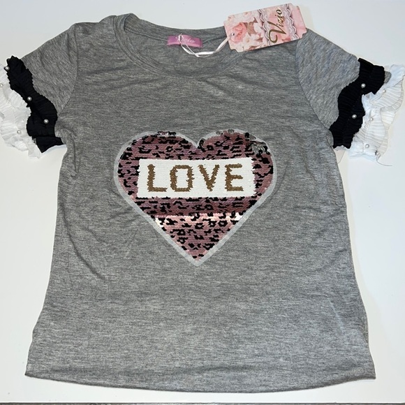 Vizio Tops - Leopard Heart Sequin Flip Tee Size Medium